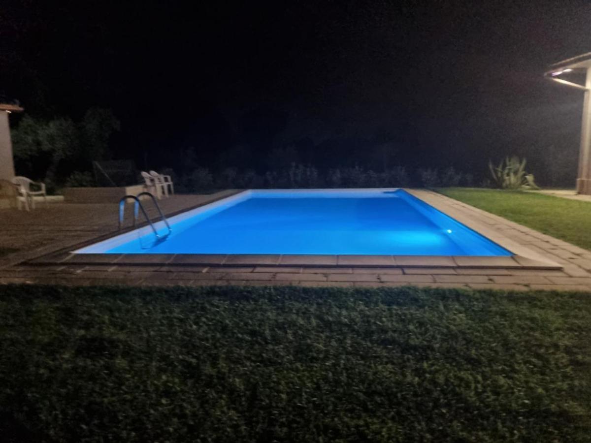 Accogliente Villa Con Piscina 卡尔塔吉罗 外观 照片