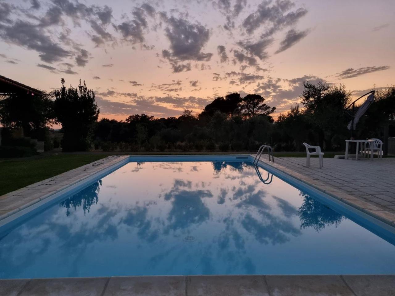 Accogliente Villa Con Piscina 卡尔塔吉罗 外观 照片