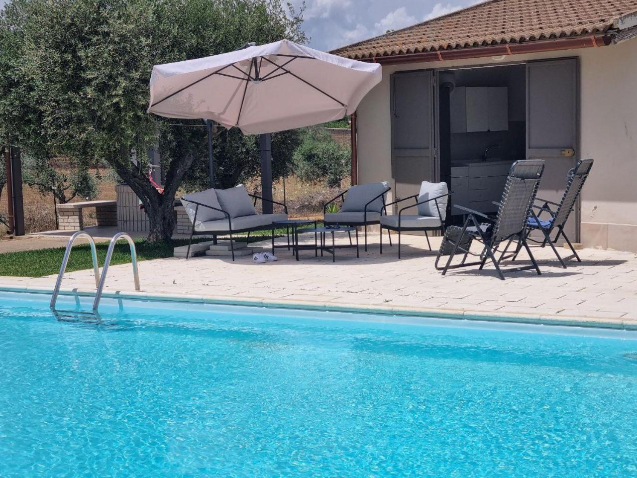 Accogliente Villa Con Piscina 卡尔塔吉罗 外观 照片